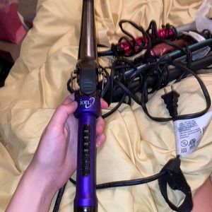 Ion titanium Pro curling iron 1 1/2